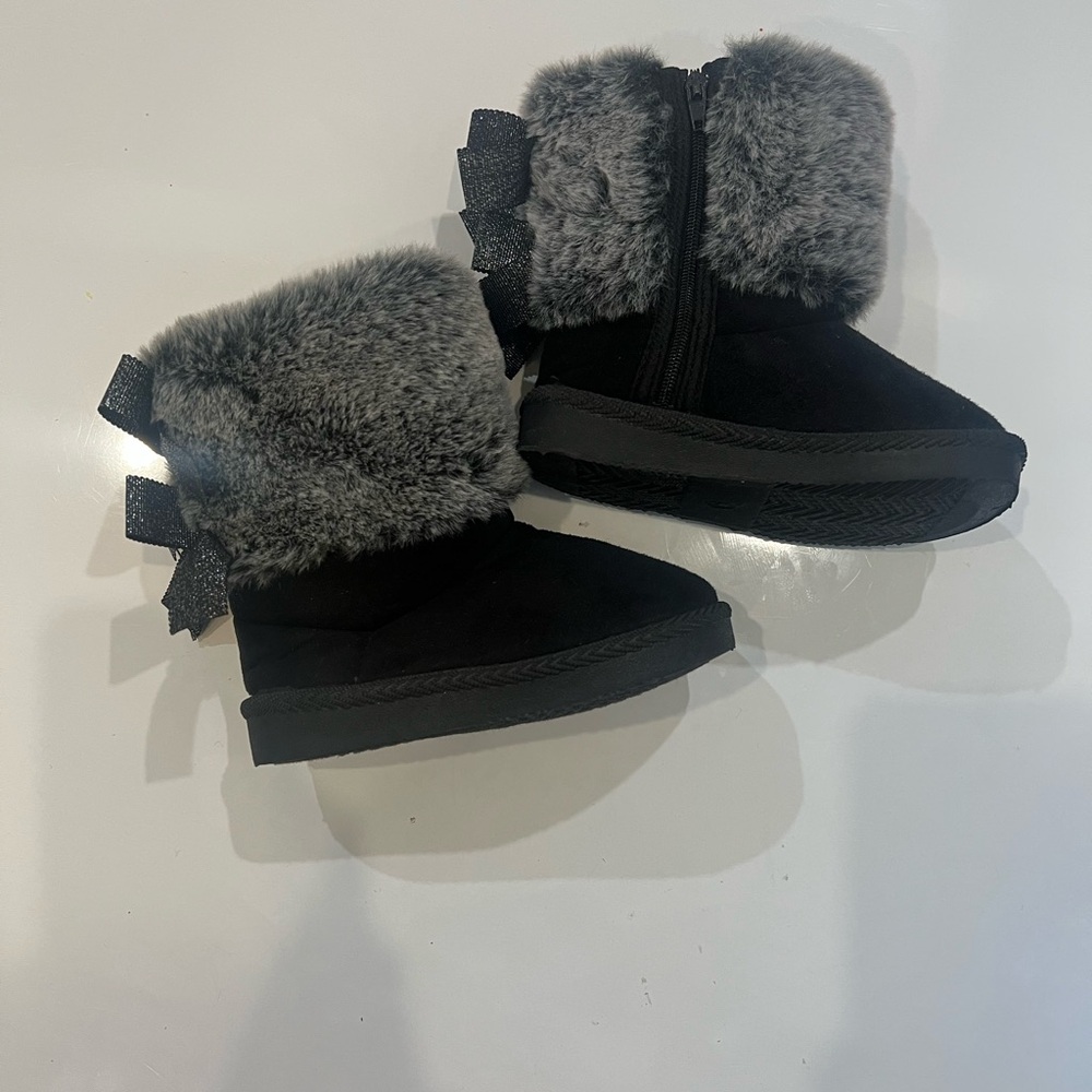 Black and Gray fur baby boots size 5